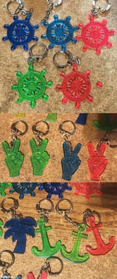 197X VENDING MACHINE TOY PLASTIC CHARMS KEYCHAIN HEART TREE ANCH - photo 3