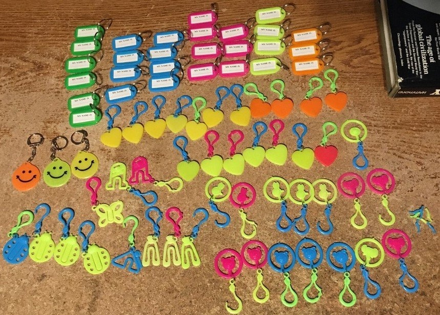 197X VENDING MACHINE TOY PLASTIC CHARMS KEYCHAIN HEART TREE ANCH - photo 5