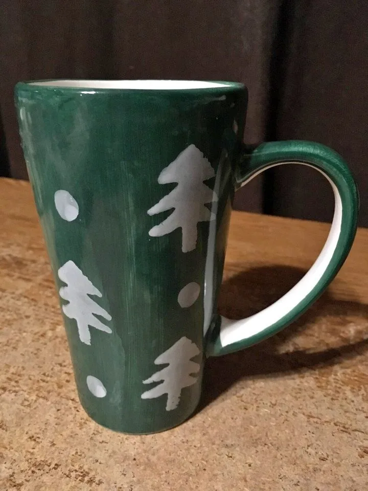 VINTAGE DESIGNPAC CERAMIC TALL 6" COFFEE MUG GREEN TREES CHRISTM