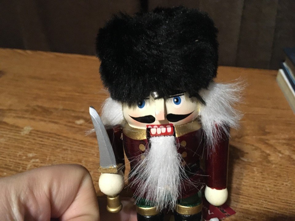5" HOLIDAY NUTCRACKER THE CHERISHED HOME COLLECTION - photo 3