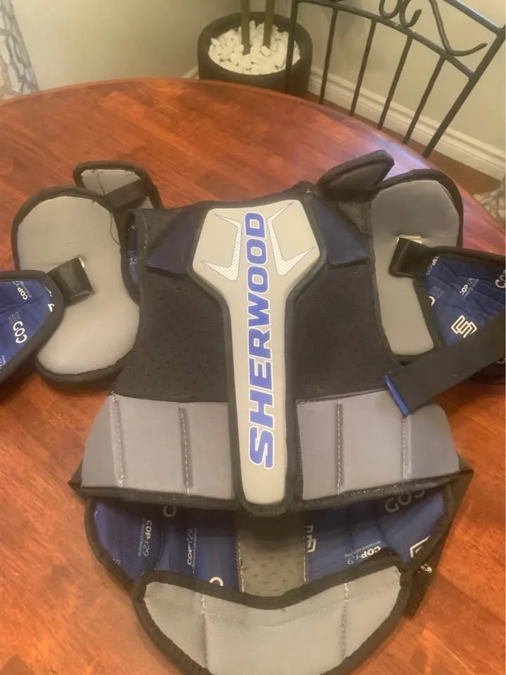 Senior small Sherwood chest protector image indicator(2)