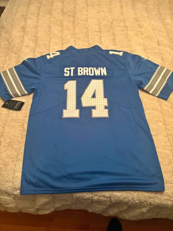 Size men’s small St Brown jersey new with tags