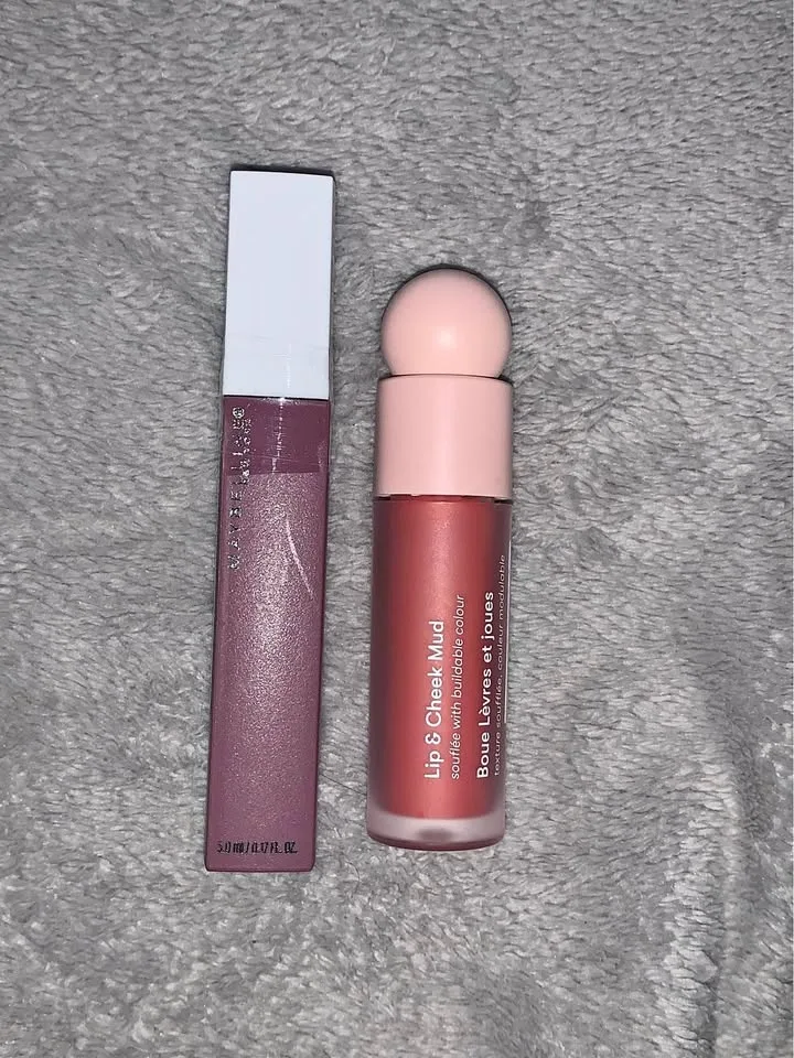 2 Lipsticks
