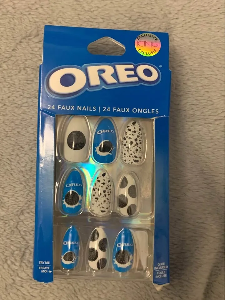 Balm, face masks, artificial nails, eye shadow, foundation image indicator(5)