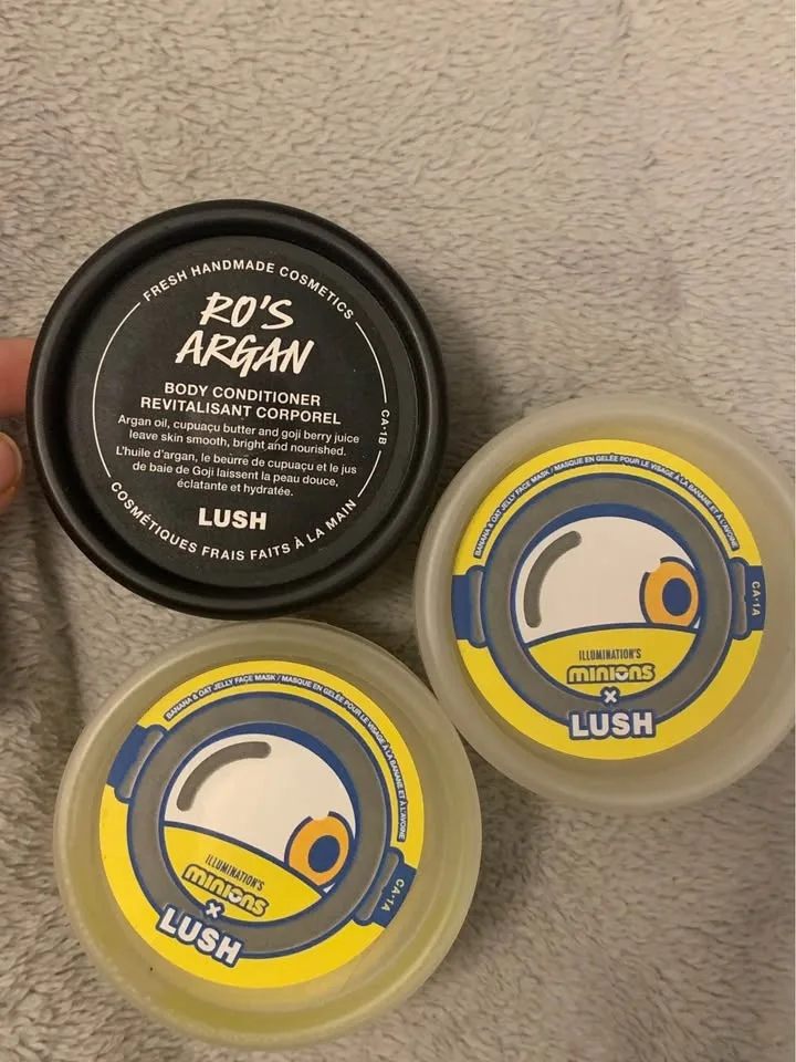 Balm, face masks, artificial nails, eye shadow, foundation image indicator(8)