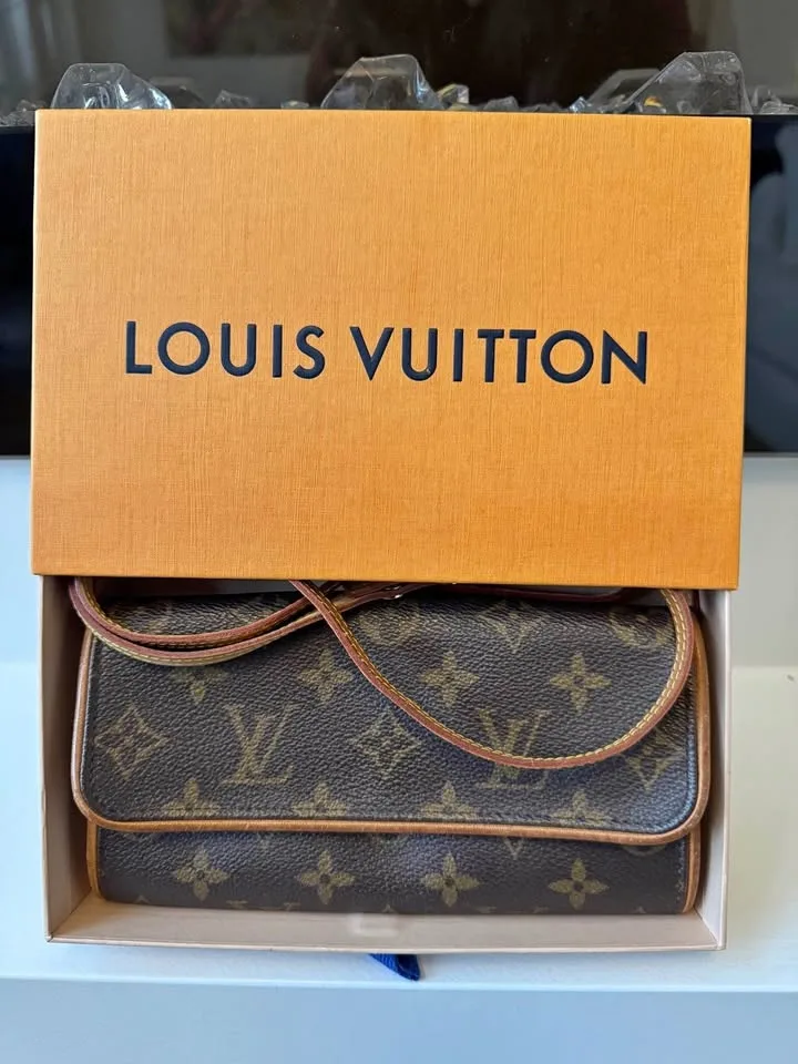 Lv Pochette Twin with gift box