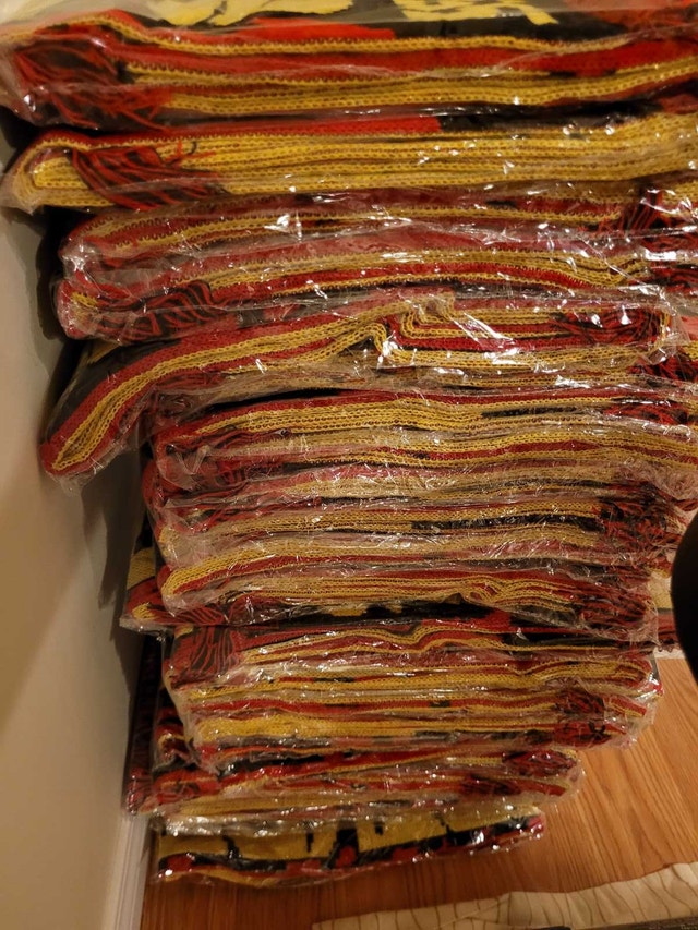 25 Brand New Colorful Knit Scarves - photo 2