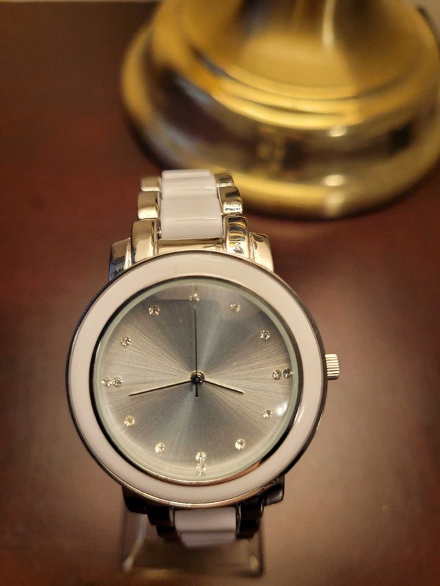 New Women's White Diamond Fashion Watch