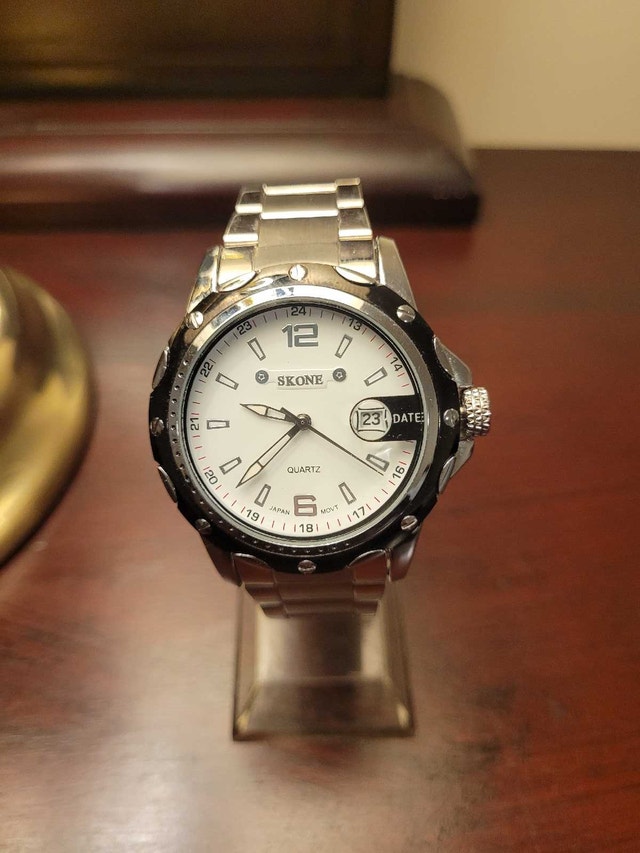 New Men's White Skone Fashion Watch