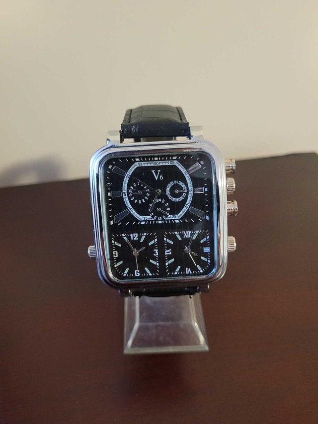 New Men's Silver V6 triple time zone fashion watch