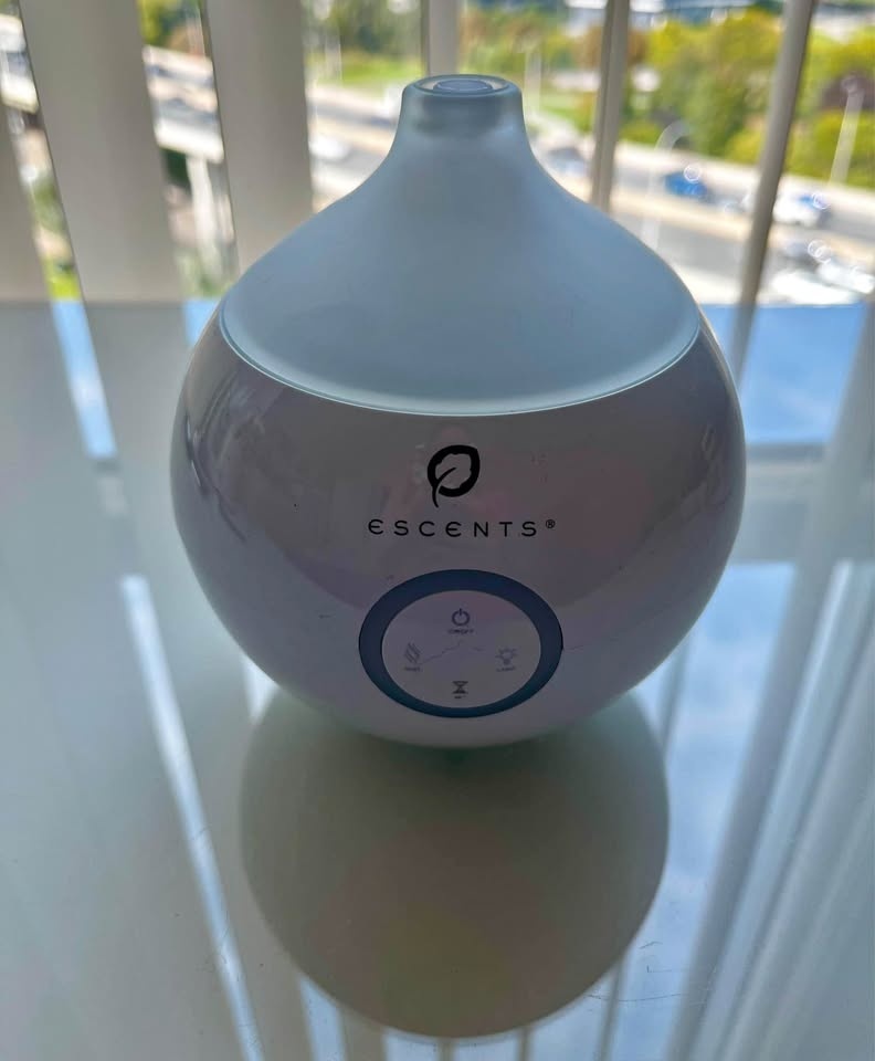 ESCENTS “Dot” ultrasonic essential oil diffuser