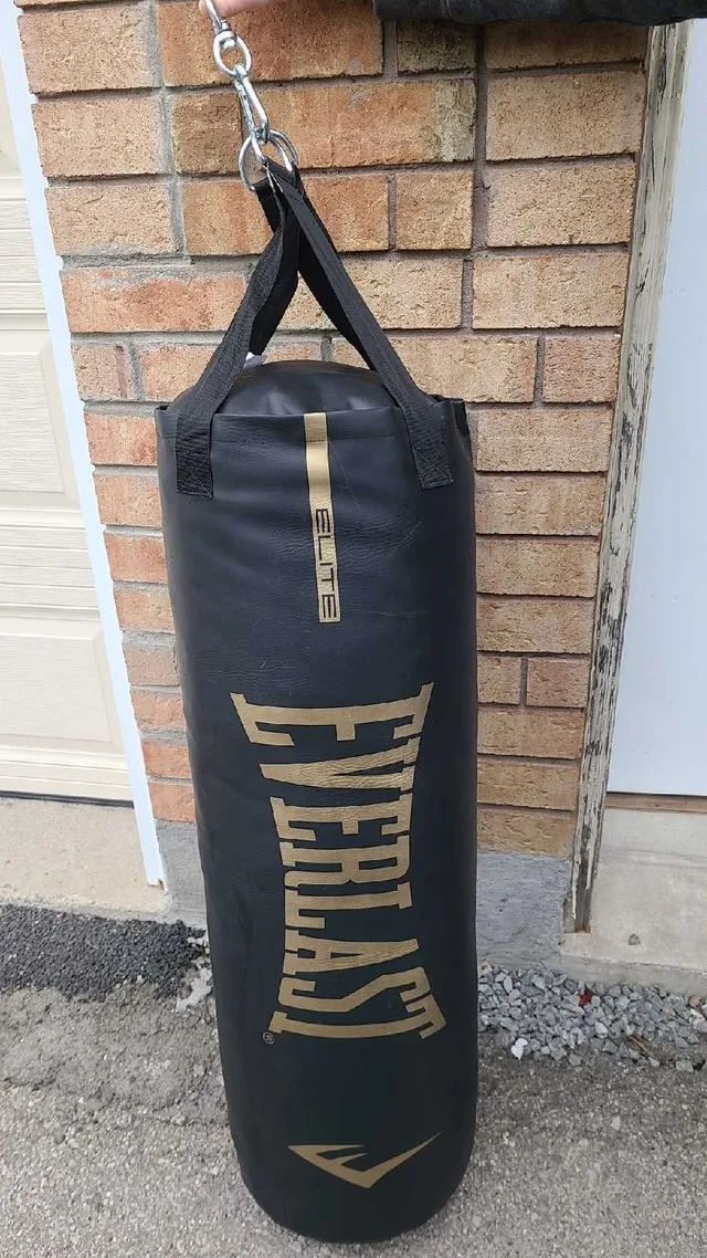 *BRAND NEW* Everlast Heavy Bag 100lbs *WITH DELIVERY*