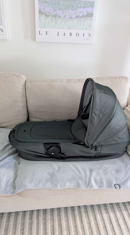 Joolz Aer/Aer+ Bassinet - Like New - photo 3