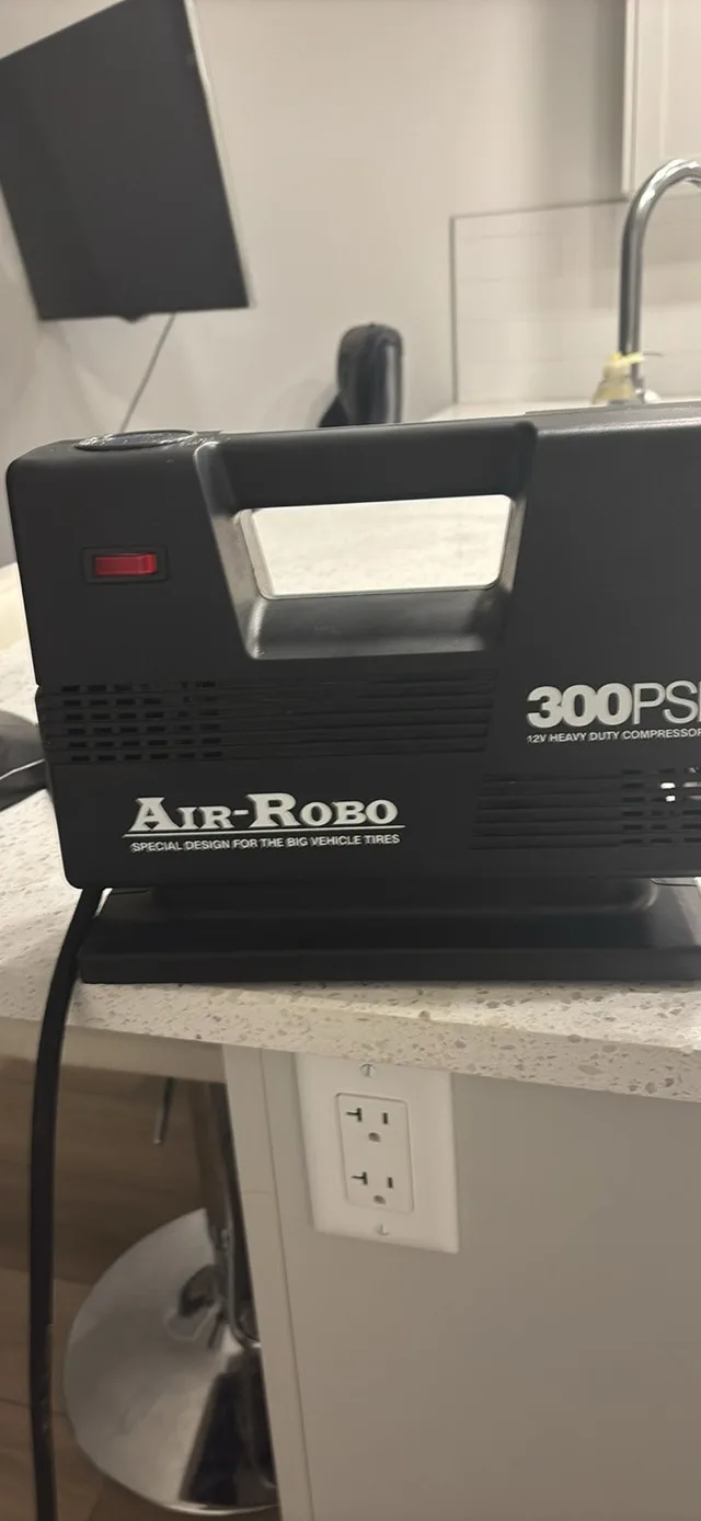 Air-Robo 300PSI 12V Heavy Duty Tire Compressor