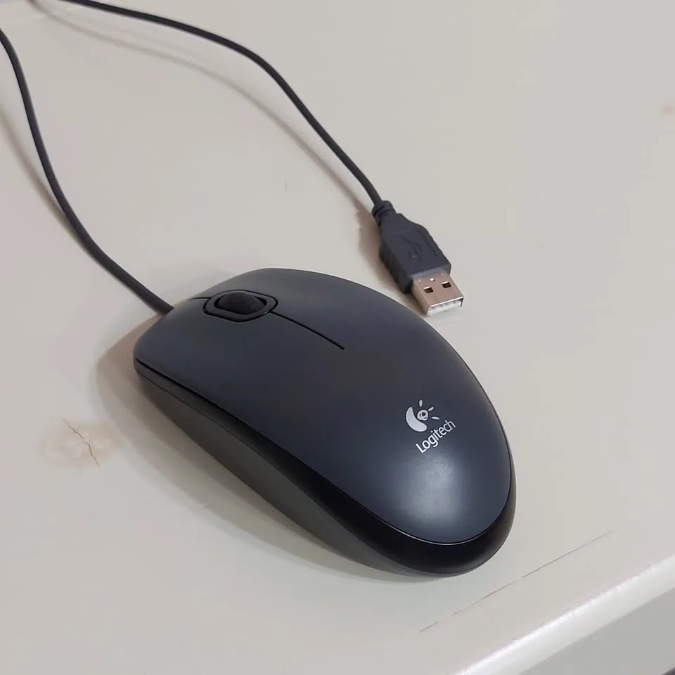 Logitech M100 USB Wired Mouse image indicator(2)