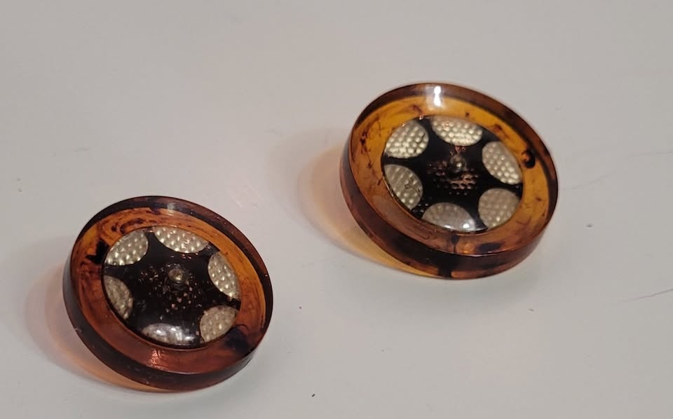 Apple Juice Bakelite Buttons (vintage) - photo 3