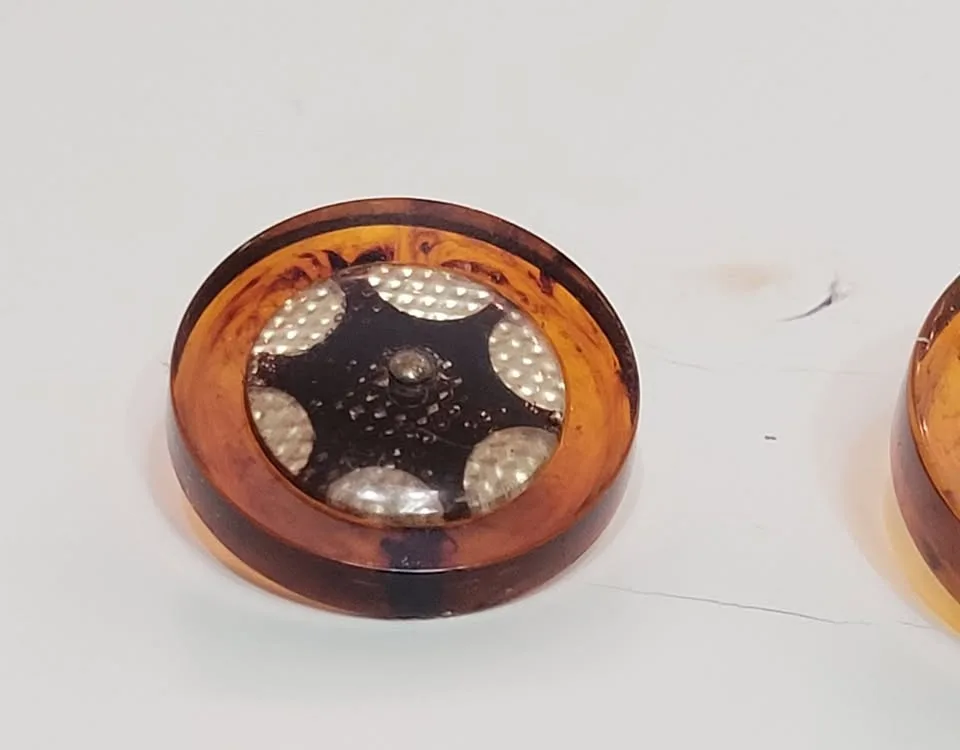 Apple Juice Bakelite Buttons (vintage) image indicator(5)