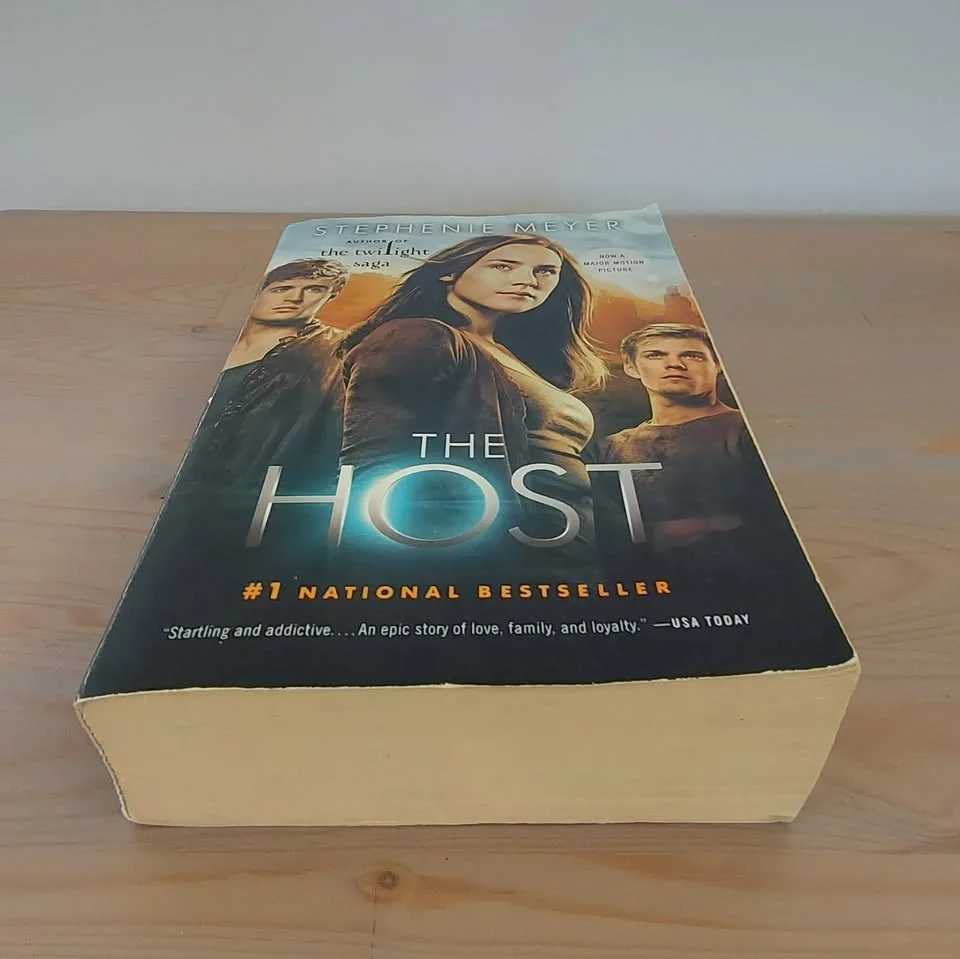 The Host novel by Stephenie Meyer image indicator(3)