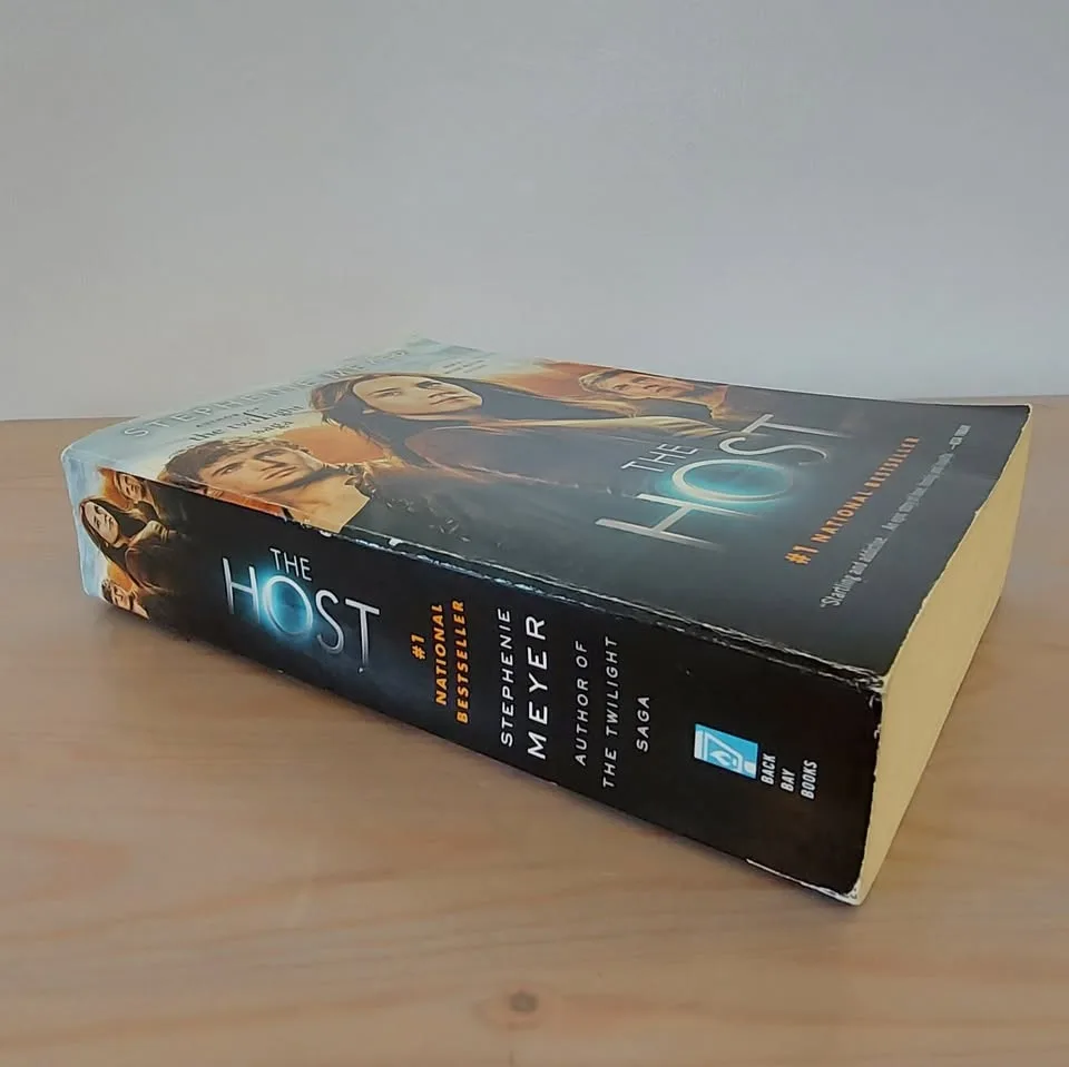 The Host novel by Stephenie Meyer image indicator(4)