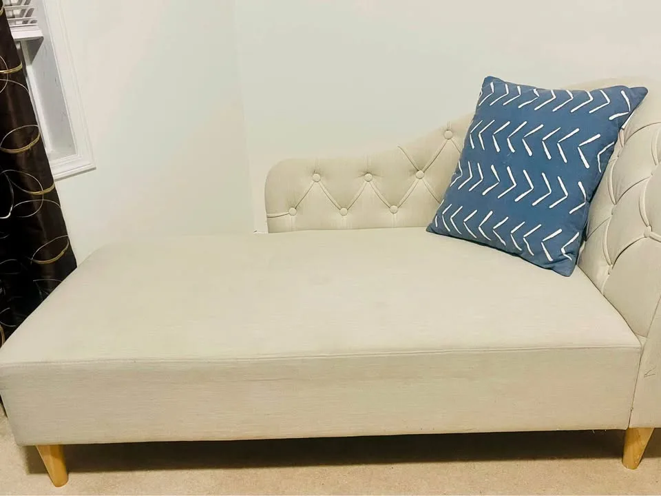 Lounge chair almost New** Sweet deal!!! Must go Monday25th !! thumbnail