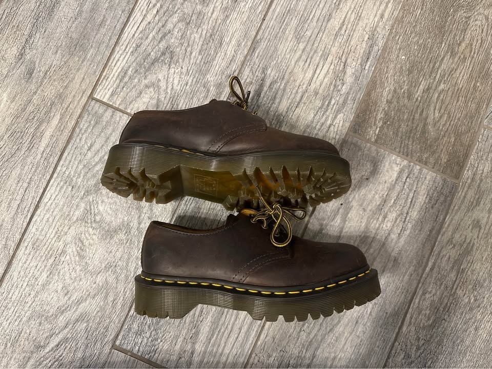 Doc Martens brown Leather Oxfords -Size 5 M/Size 6 W - photo 2