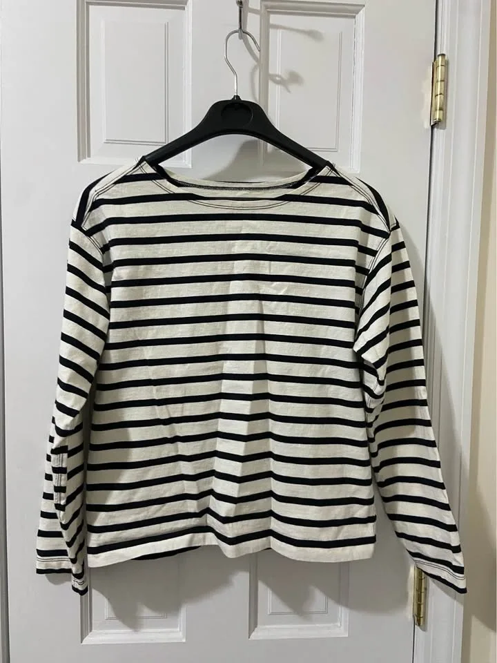 Everlane The Mariner Tee - Black / White image indicator(4)