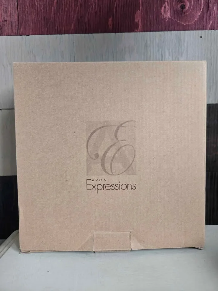 Gold Poinsettia Tapered Candle Holder Set of 2 image indicator(5)