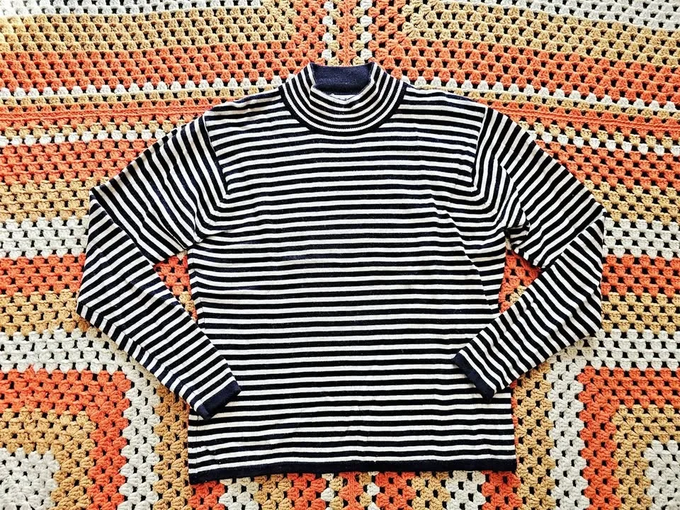Vintage Merino Wool Striped Navy Blue White Mock Neck Womens Swe