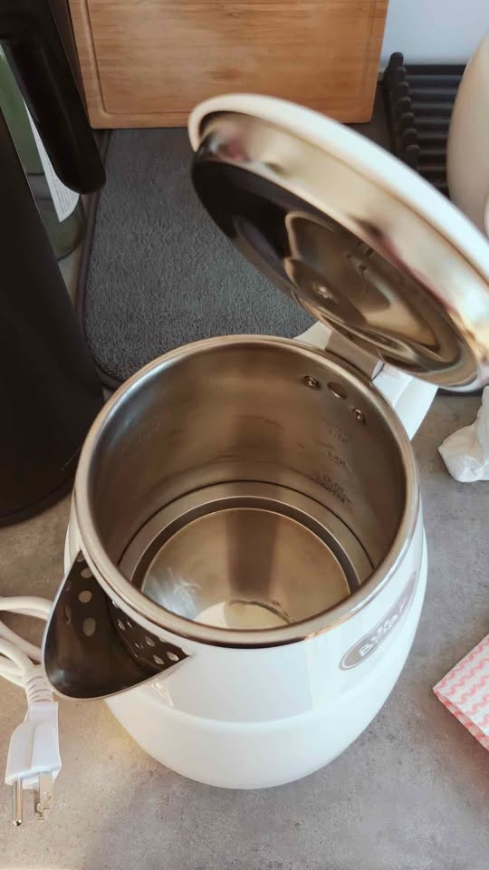 Boar White 1.5L Electric Kettle - photo 2