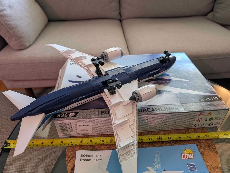 COBI Boeing 787 (assembled brick model) - photo 2