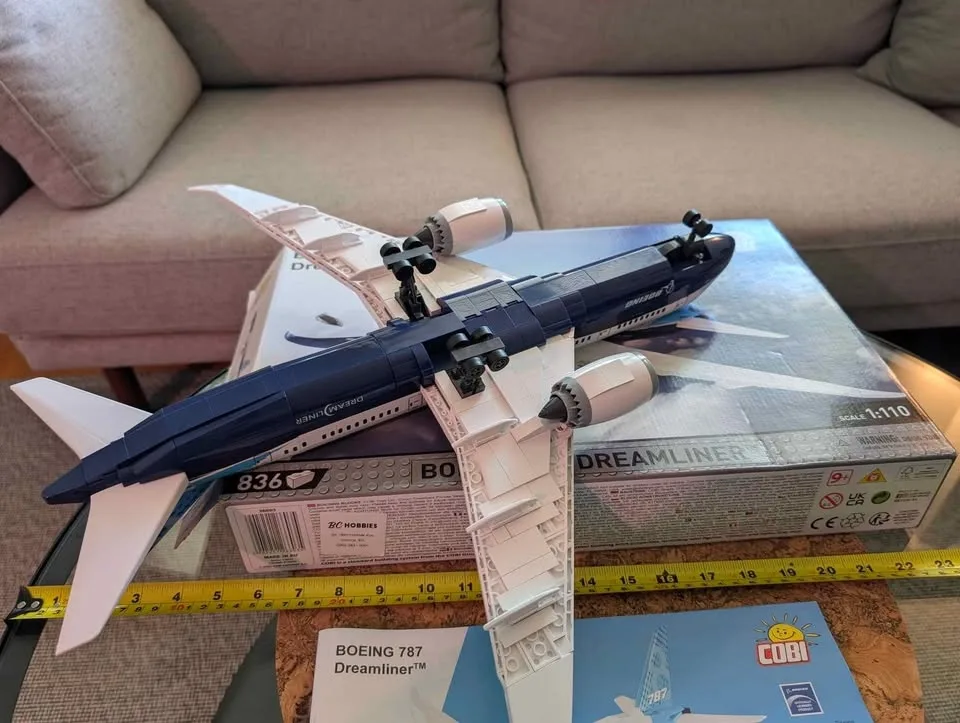 COBI Boeing 787 (assembled brick model) image indicator(2)