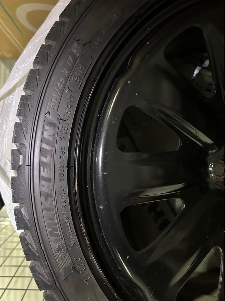 Michelin Tires with Rims - 215/45R17 (91H) Tubless - photo 3