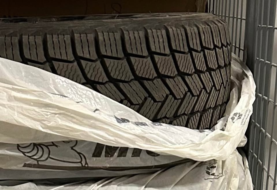 Michelin Tires with Rims - 215/45R17 (91H) Tubless - photo 4