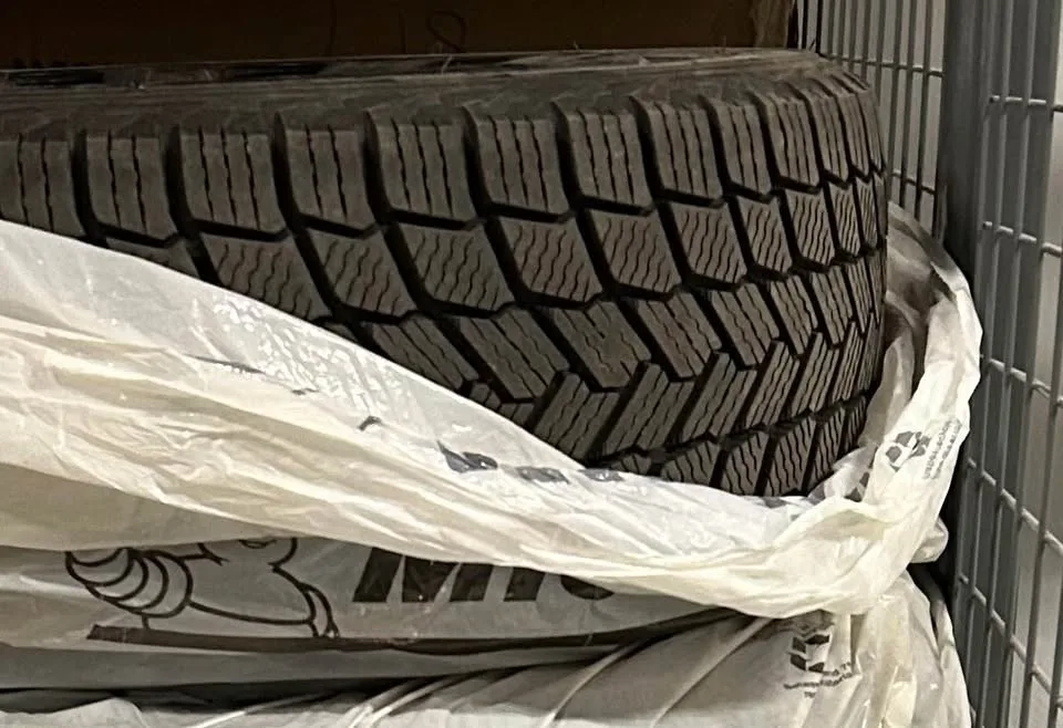 Michelin Tires with Rims - 215/45R17 (91H) Tubless image indicator(4)