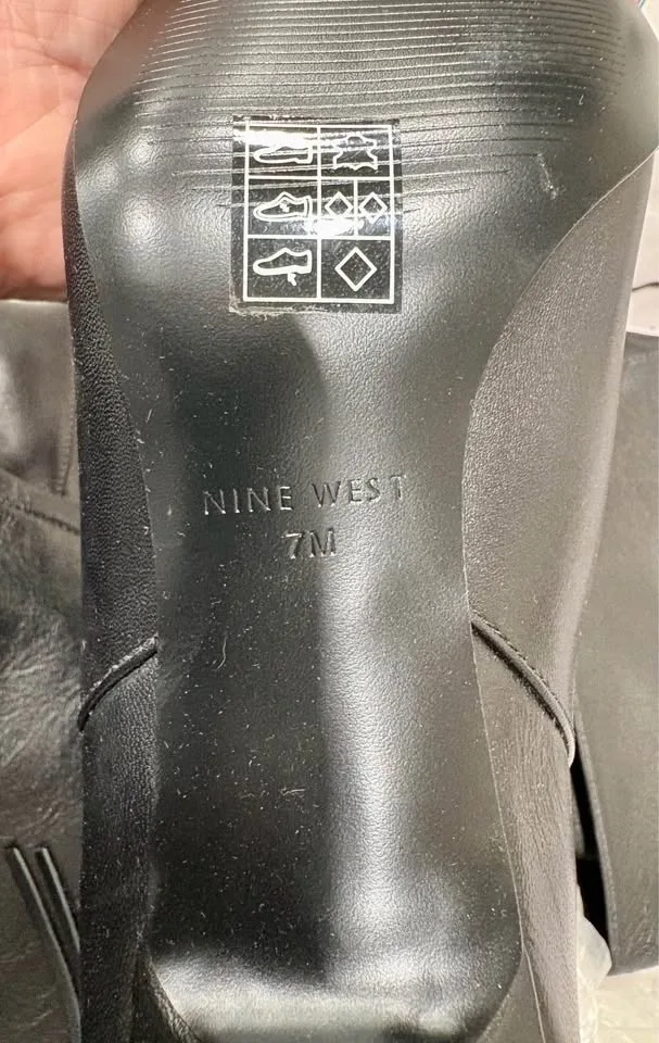 Nine West black leather boots - Sz 7M image indicator(4)
