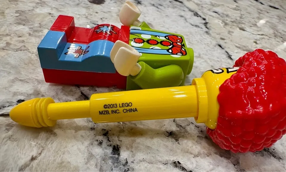 Lego Clown Minifigure Pen image indicator(3)
