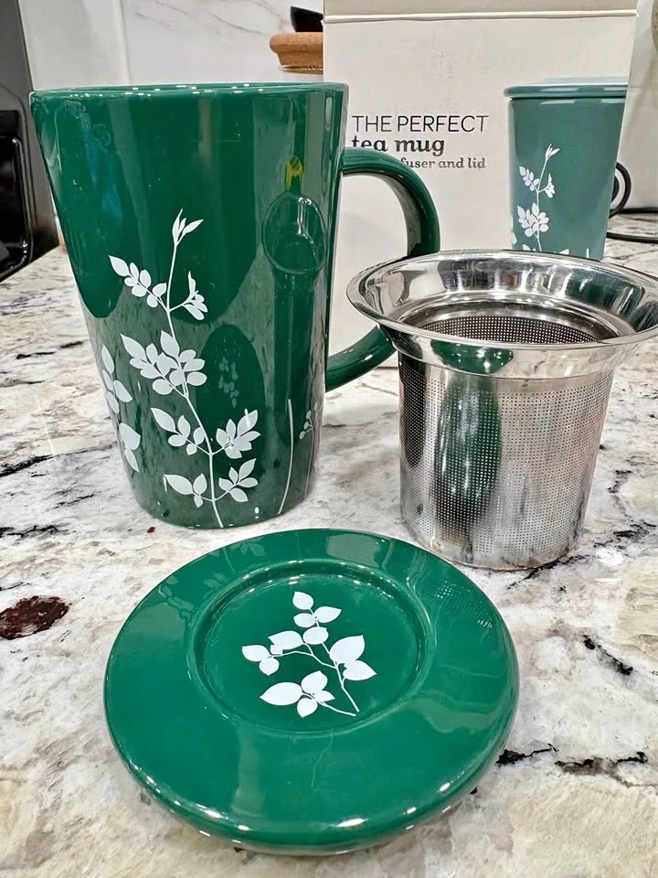 DAVIDsTEA green tea mug with infuser and lid