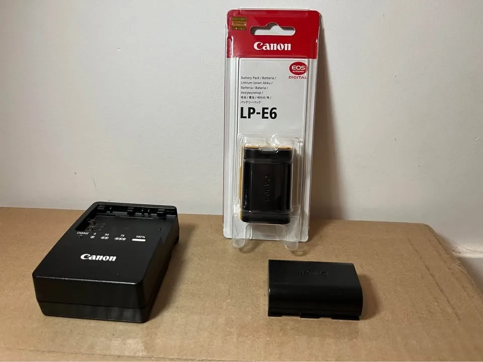 Canon EOS 60D + EF 18-135mm lens+ EF 50mm II lens+ bag... image indicator(4)