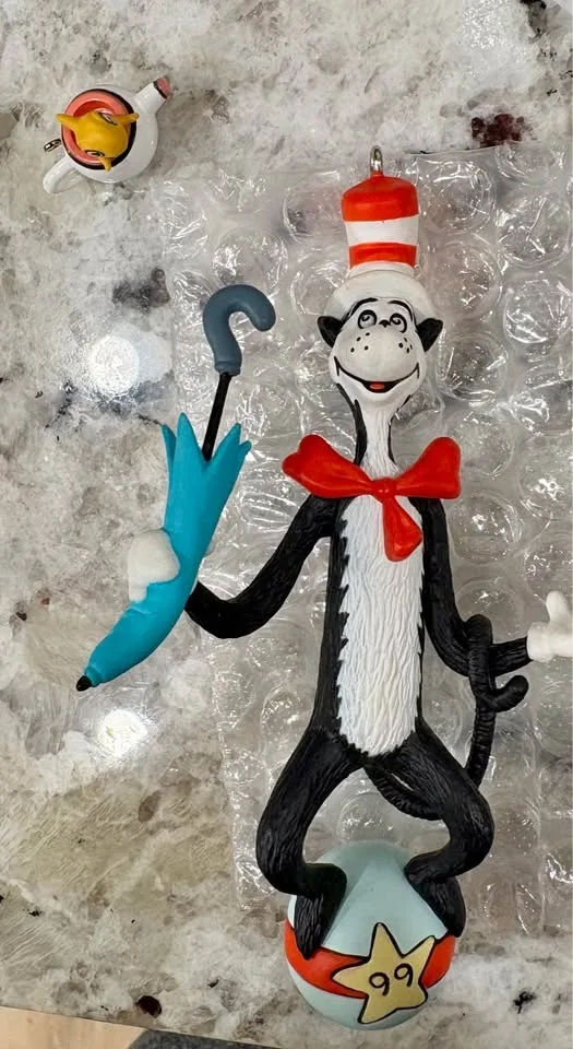 Hallmark Keepsake Ornament The Cat in the Hat image indicator(2)