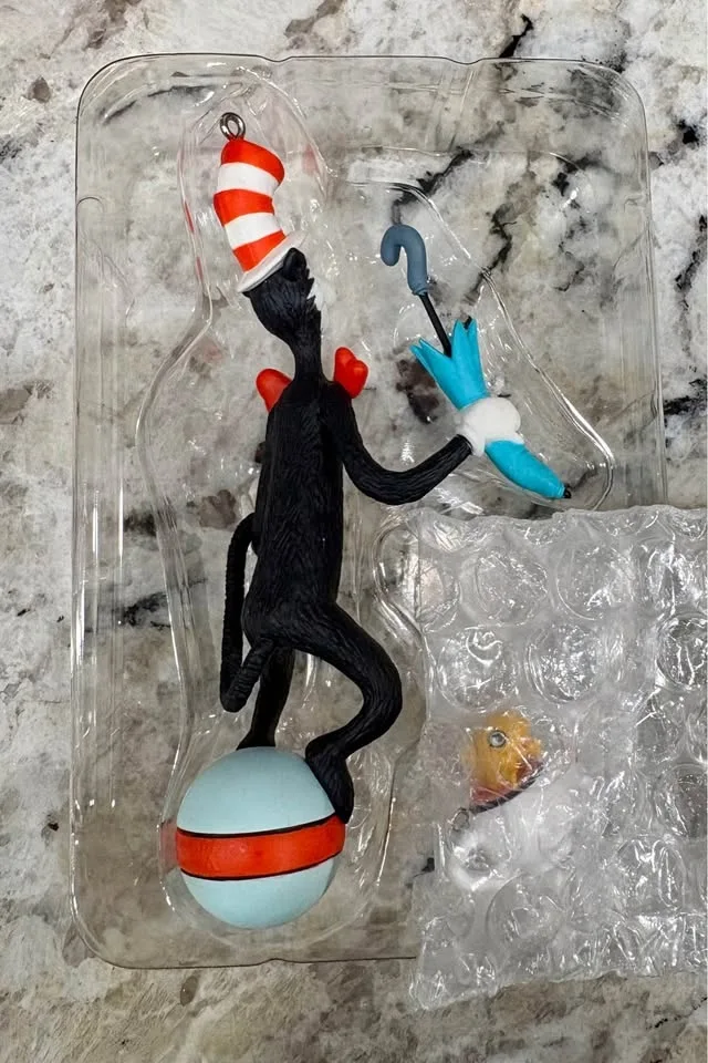 Hallmark Keepsake Ornament The Cat in the Hat image indicator(3)
