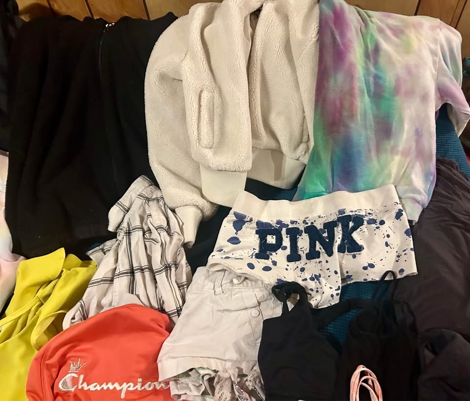 Women’s clothing lot - photo 2