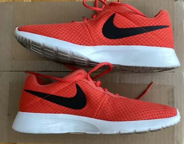 Men's Nike Tanjun Shoes (Tangerine / Black) - 11.5