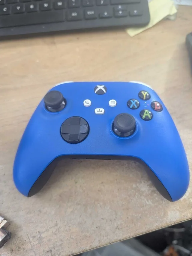 Xbox Controller and Accessories image indicator(3)