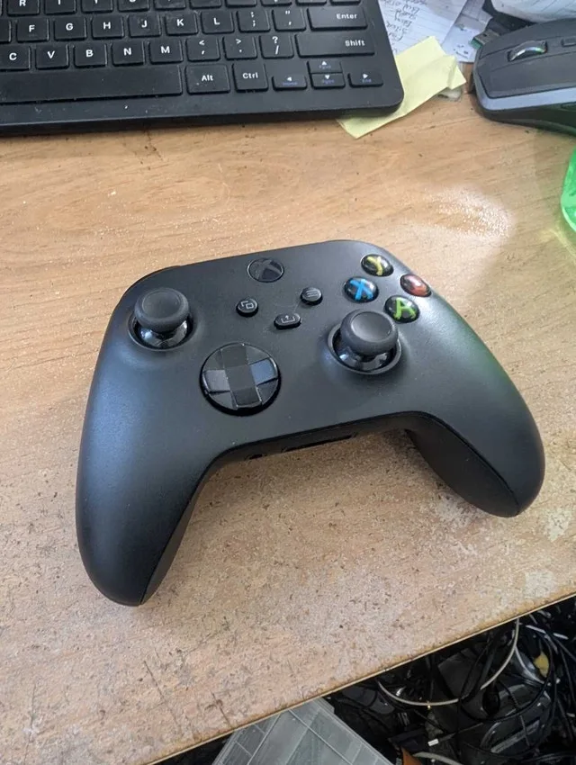 Xbox Controller and Accessories image indicator(6)