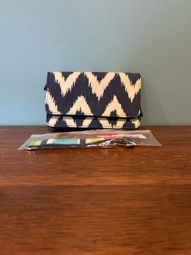 Thirty-One All About The Benjamins Wallet & Hang-It-Up Key Fob