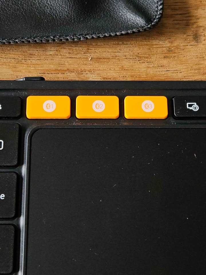 Foldable Bluetooth Keyboard with Touchpad - photo 3