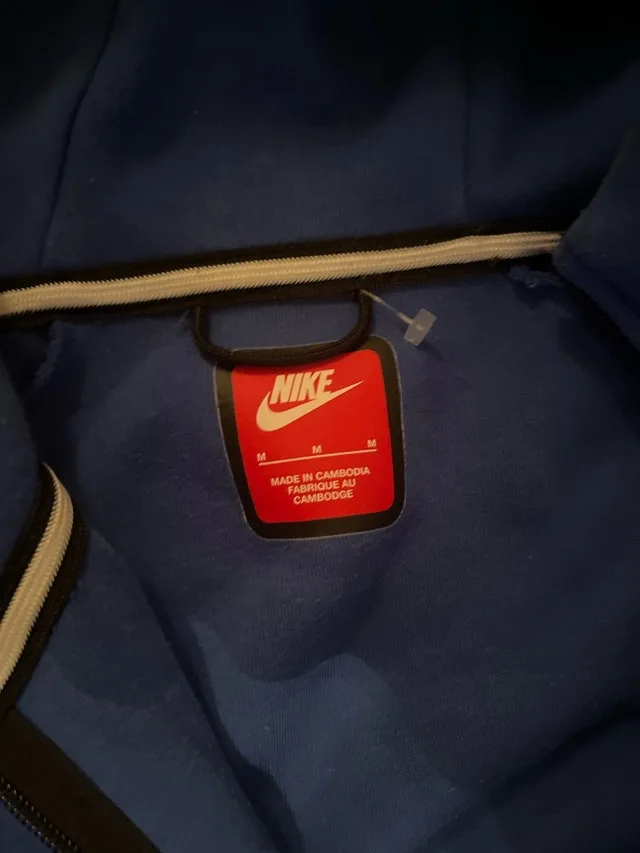Nike Tech Fleeces image indicator(3)