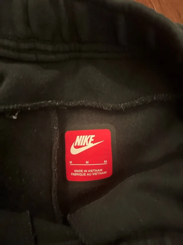 Nike Tech Fleeces image indicator(5)
