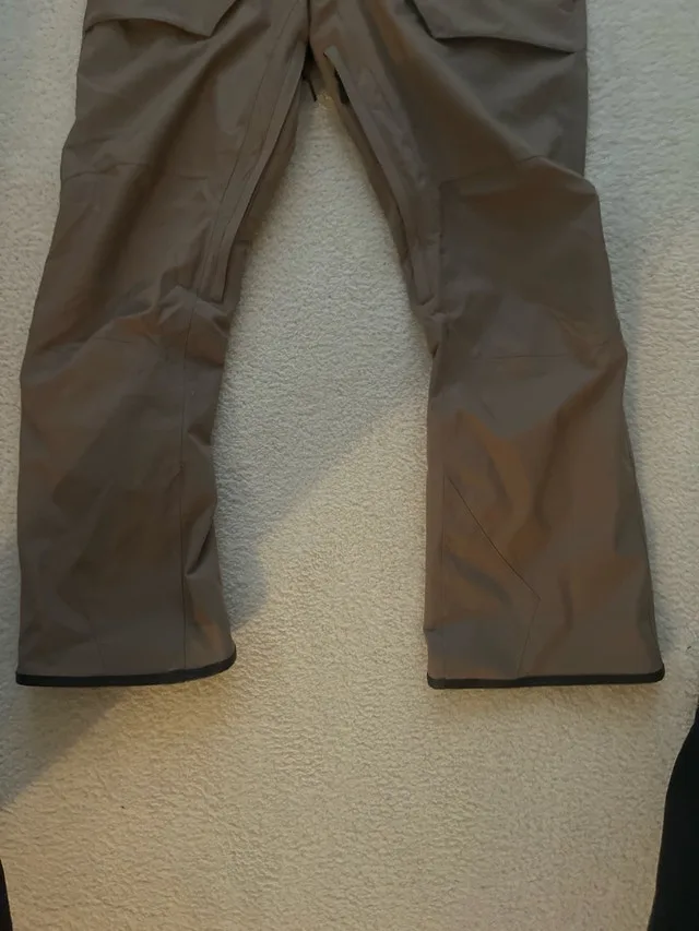 Volcom GORTEX Ski/Snowboard Pants Used Once image indicator(4)