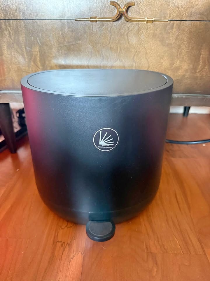 Black small garbage can